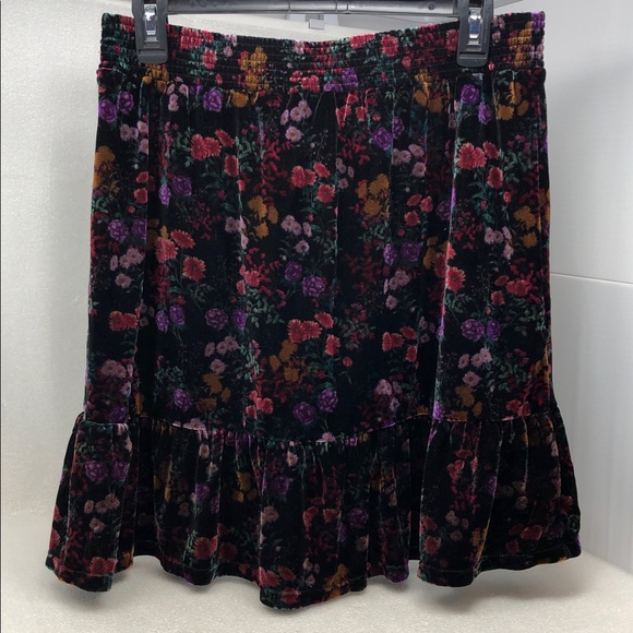 LOFT Skirt Black Dark Floral Velvet Ruffle Hem Mini Whimsigoth Size Medium - Picture 5 of 10